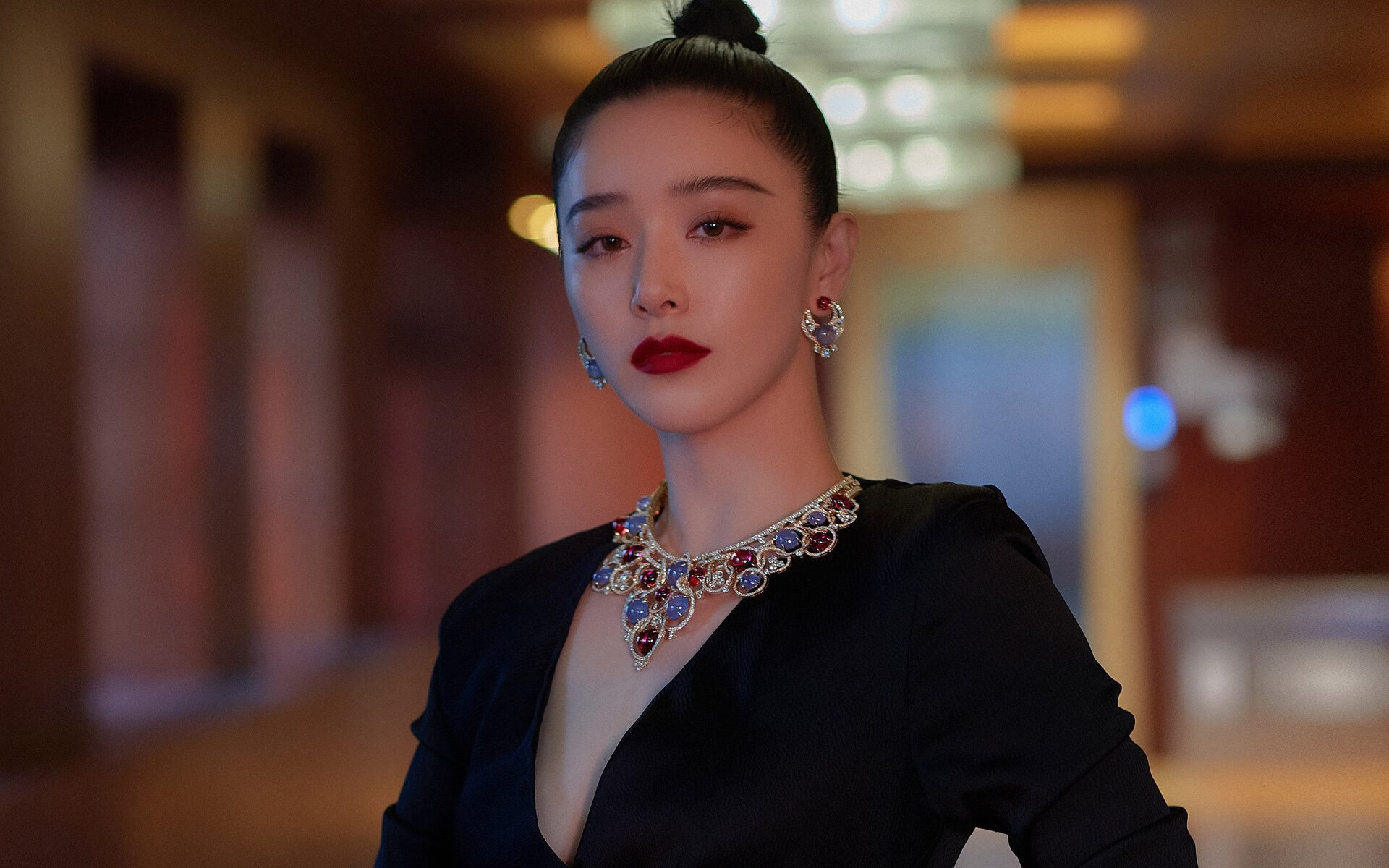 开云中国-_球迷全场助威：场边欢呼声此起彼伏_，球场球迷喊的什么