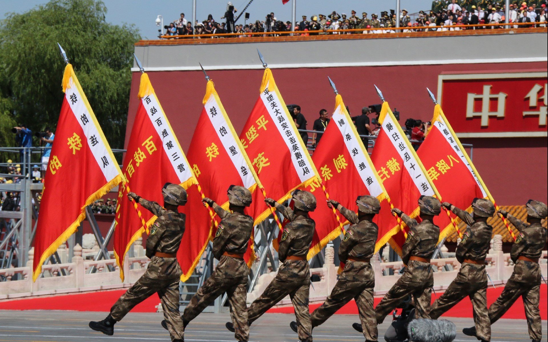 埃因霍温主帅赛后精彩发言，球队士气高涨备战，埃因霍温 主教练