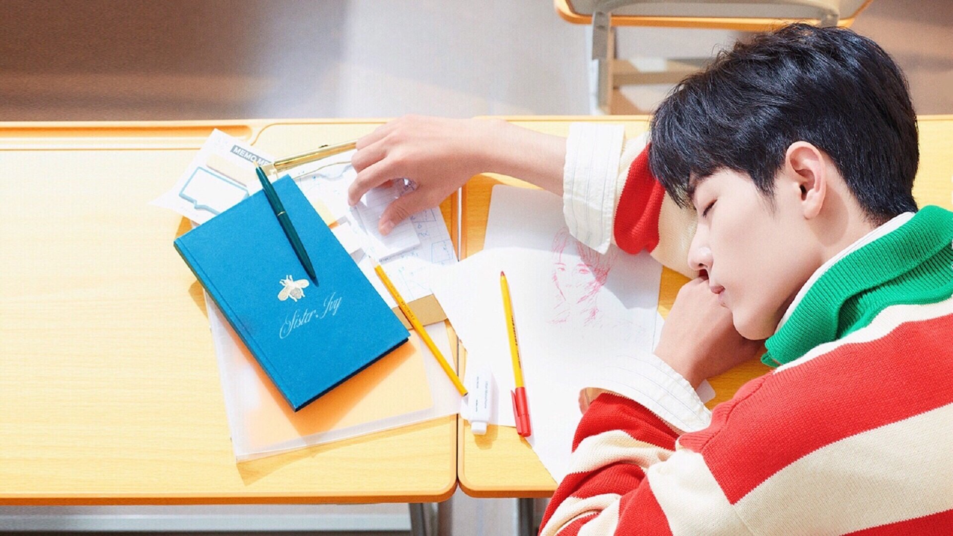 “腰旗橄榄球：东部新区赛场引发极限运动热潮”